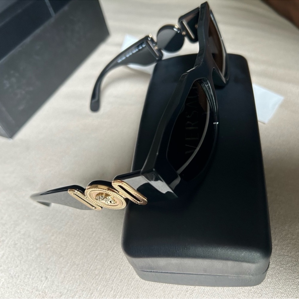 ✨VERSACE SUNGLASSES✨ - Picture 3 of 9
